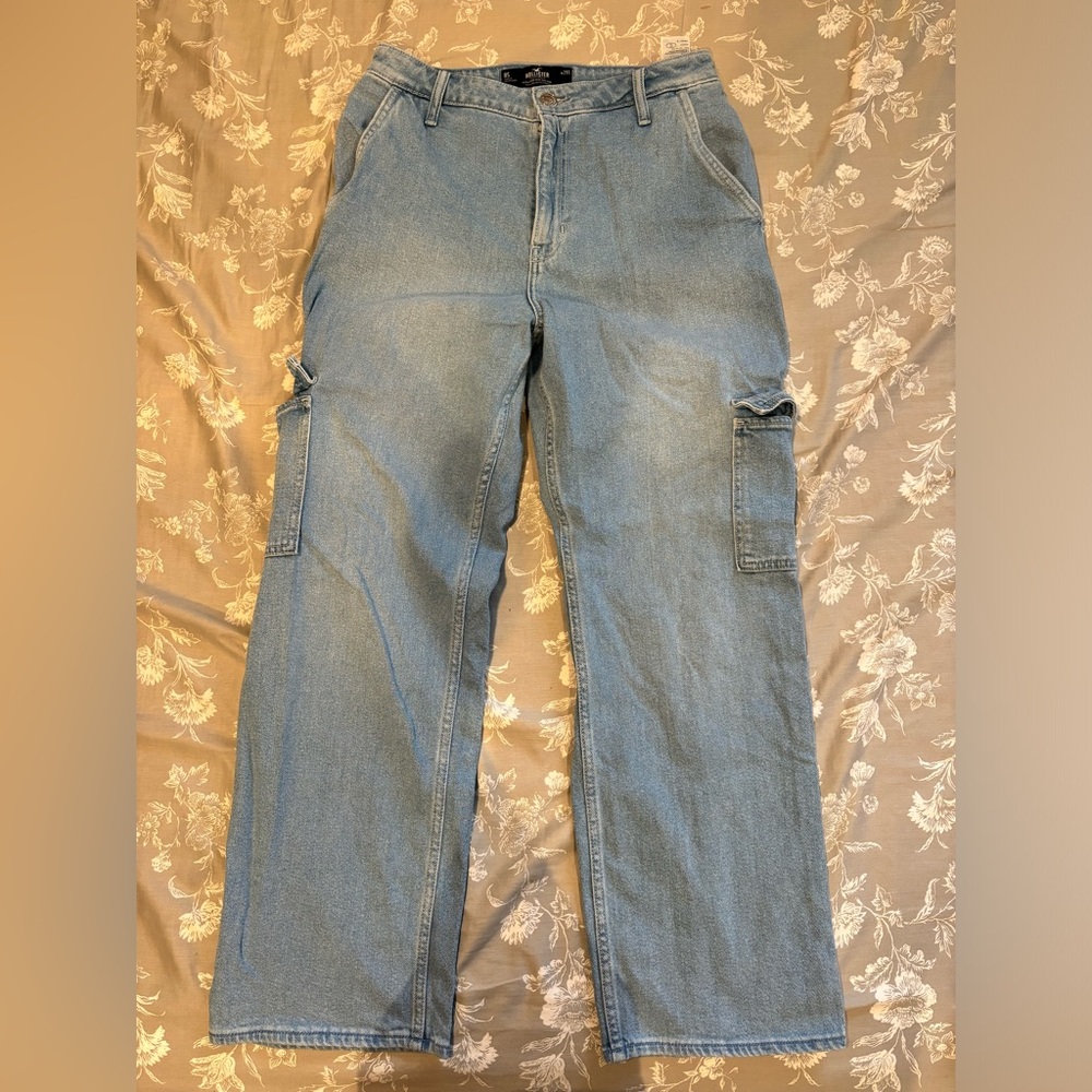 Hollister Ultra High-Rise Cargo Dad Jean Size 8 SHORT